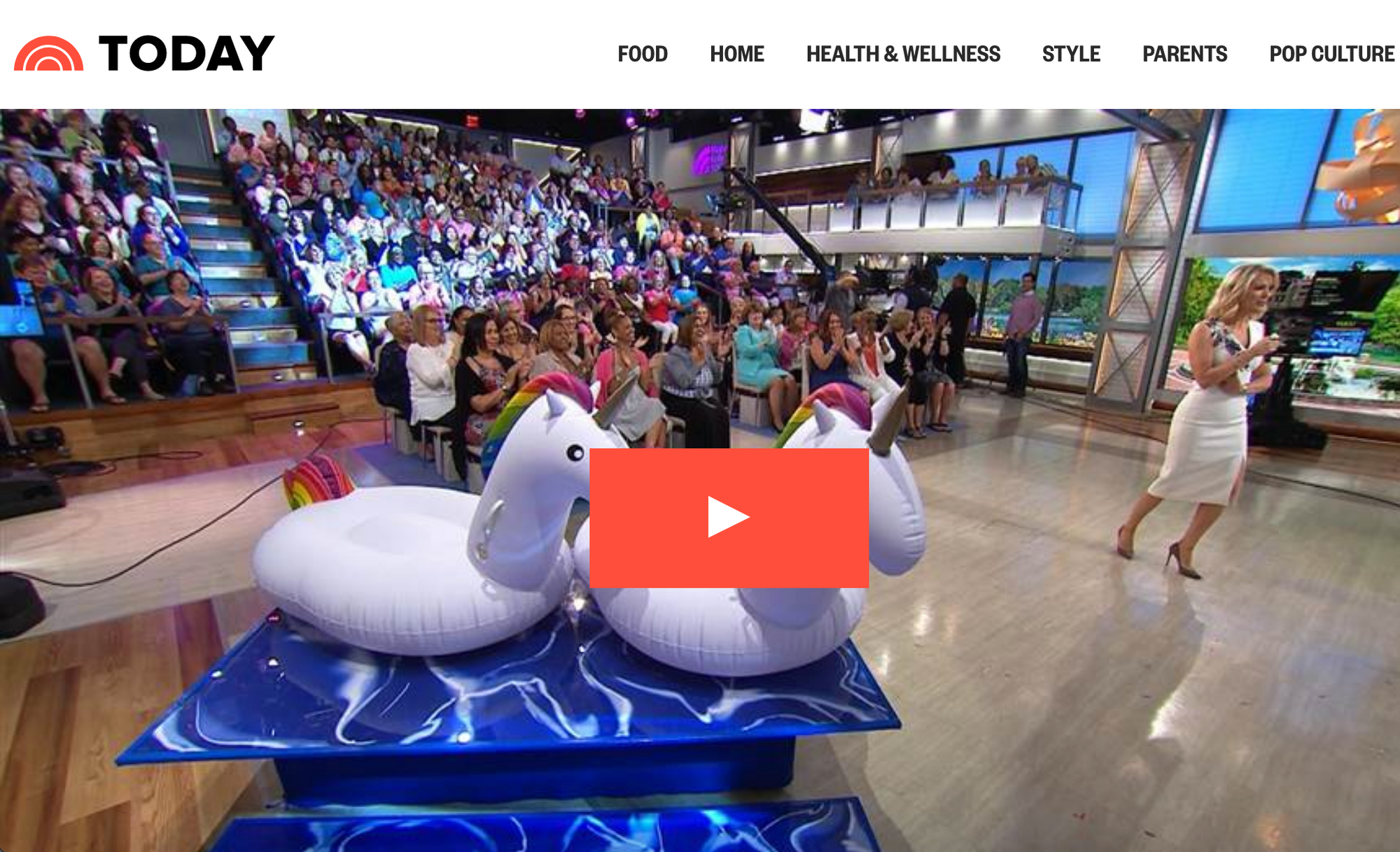 Club MK: The Megyn Kelly TODAY audience takes home a unicorn pool float!